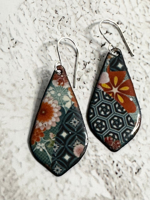 20245 Asian Retro Flowers – Waterslide Decal for Enamel, Glass & Ceramic